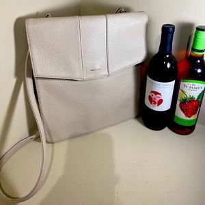 😍😍Matt & Nat Hamel Dwell Leather Crossbody Bag! Has signs of normal wear:tear.